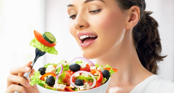 eating-healthy-food-skin