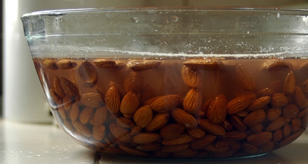 almonds-to-soak-or-not-to-soak-which-is-better