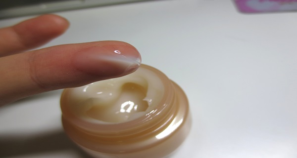 amazing-look-with-only-one-ingredient-everybody-think-she-is-10-years-younger